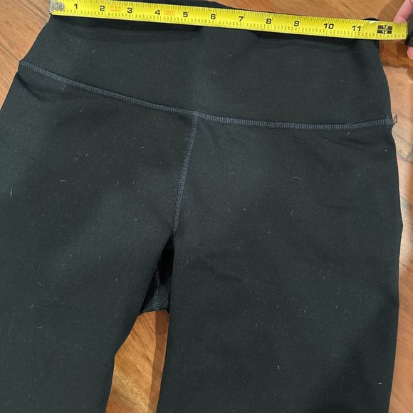 Fabletics Define PowerHold® High-Waisted 9'' Short - Picture 4 of 6